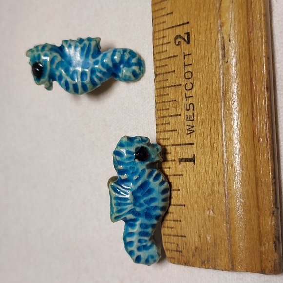 Sea horse screw on earrings Vintage retro MCM porcelain - Picture 6 of 7